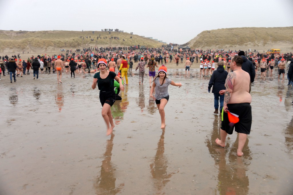 ../Images/Nieuwjaarsduik Nederzandt 2020 139.jpg